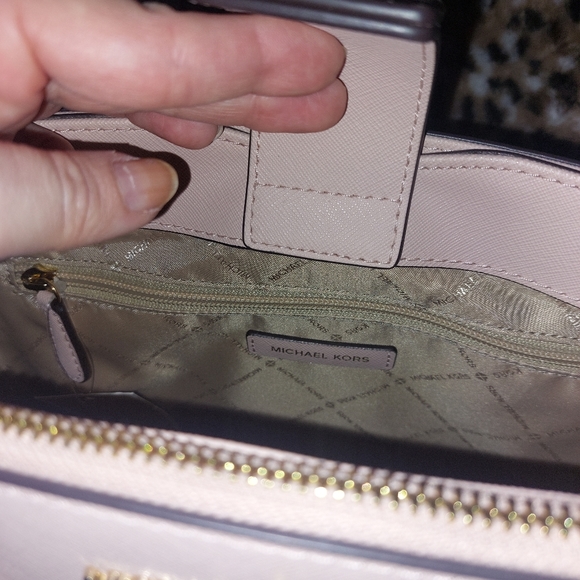 Michael Kors purse color: ballet pink - Picture 11 of 13